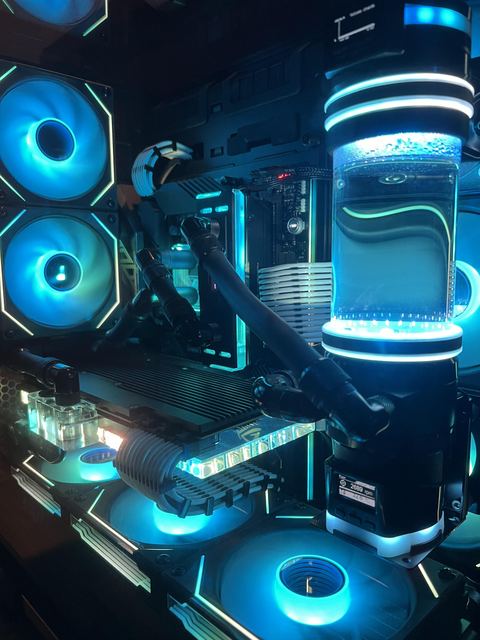 Reservoir and pump beside the GPU, with the vertical radiator behind