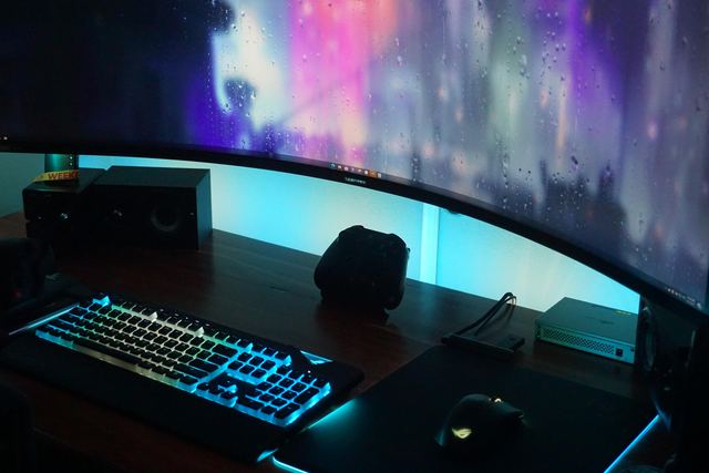 The Odyssey G9 and the Claymore keyboard